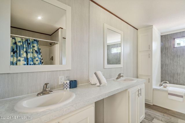 5694 LANNIE Road, Jacksonville, FL 32218