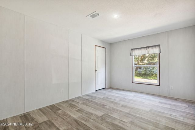 5694 LANNIE Road, Jacksonville, FL 32218