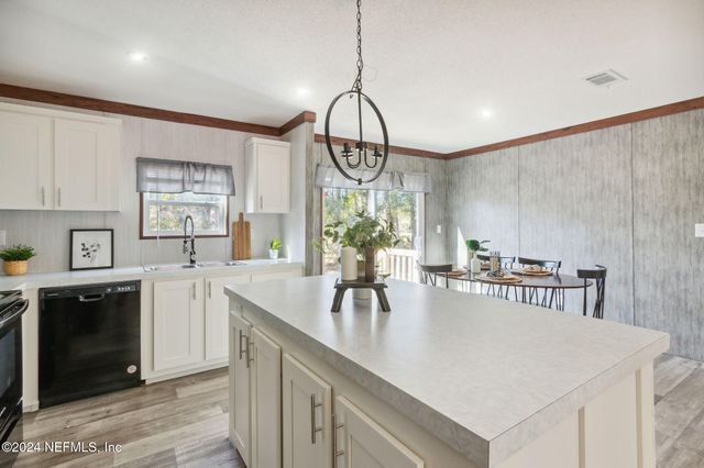 5694 LANNIE Road, Jacksonville, FL 32218