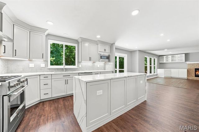 506 Steepleton Court, Ballwin, MO 63021