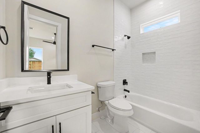 121 Shady Lake Drive, Houston, TX 77336