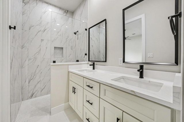 121 Shady Lake Drive, Houston, TX 77336