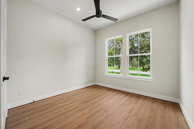 121 Shady Lake Drive, Houston, TX 77336