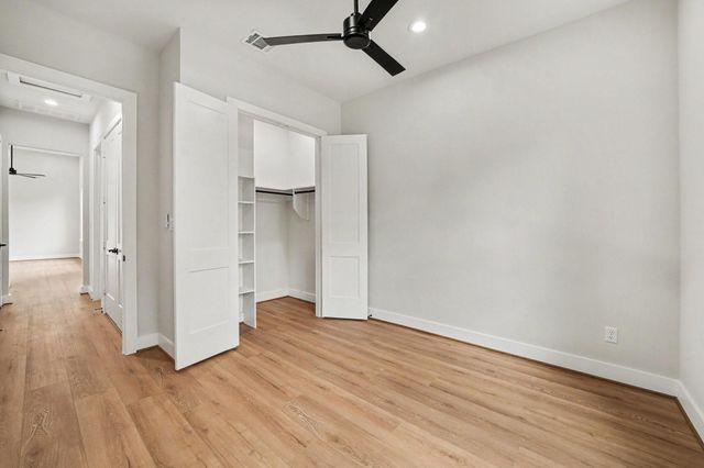 121 Shady Lake Drive, Houston, TX 77336