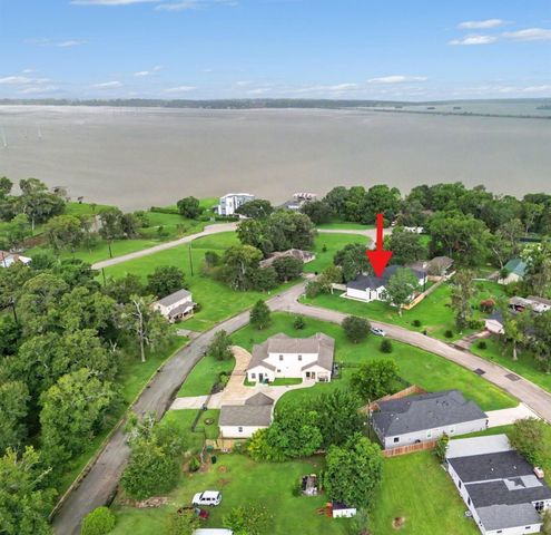 121 Shady Lake Drive, Houston, TX 77336