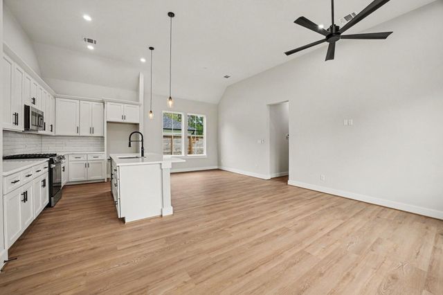 121 Shady Lake Drive, Houston, TX 77336