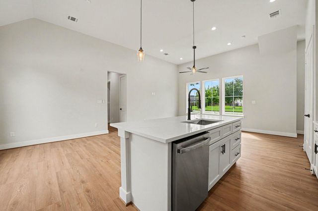121 Shady Lake Drive, Houston, TX 77336
