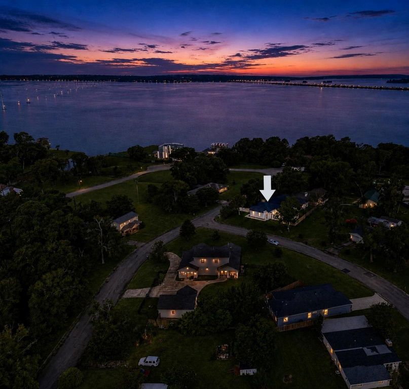 121 Shady Lake Drive, Houston, TX 77336