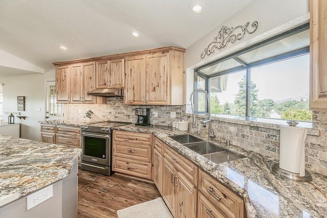 14049 Oak View Drive, Prather, CA 93651