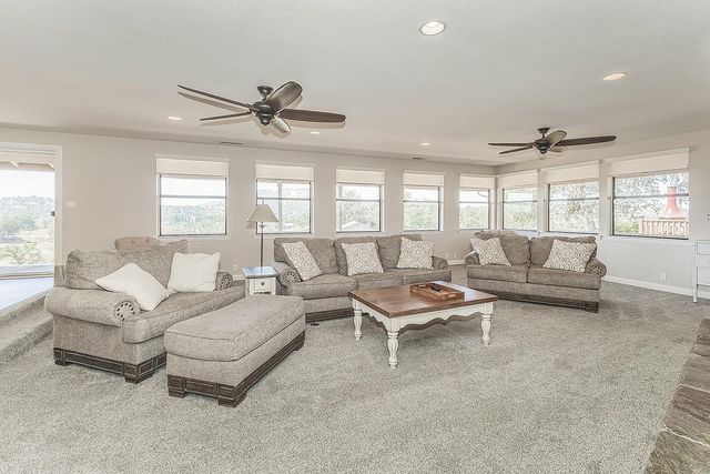 14049 Oak View Drive, Prather, CA 93651