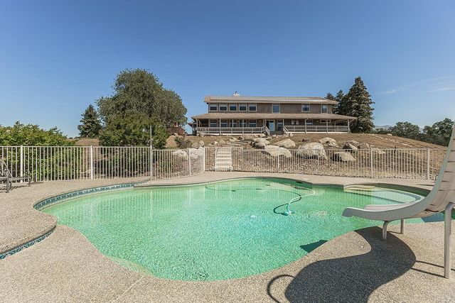 14049 Oak View Drive, Prather, CA 93651