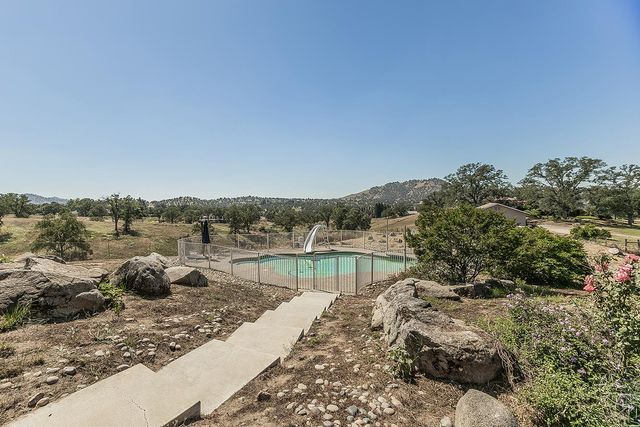 14049 Oak View Drive, Prather, CA 93651