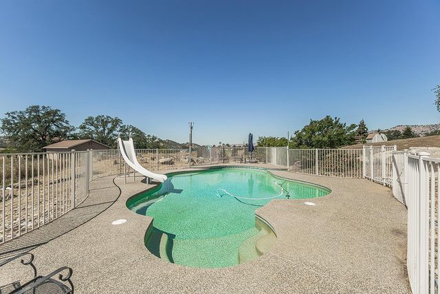 14049 Oak View Drive, Prather, CA 93651