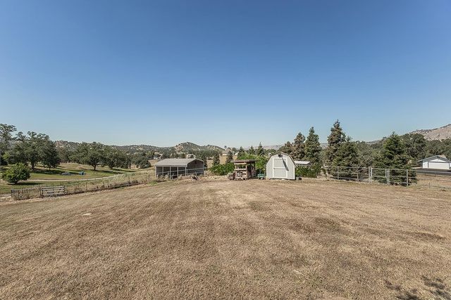 14049 Oak View Drive, Prather, CA 93651