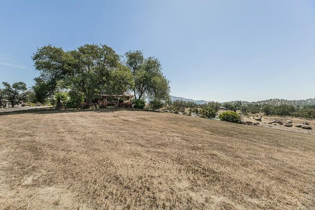14049 Oak View Drive, Prather, CA 93651