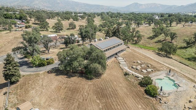 14049 Oak View Drive, Prather, CA 93651