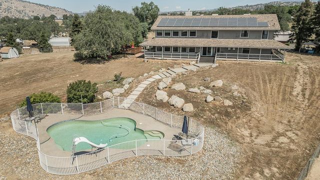 14049 Oak View Drive, Prather, CA 93651