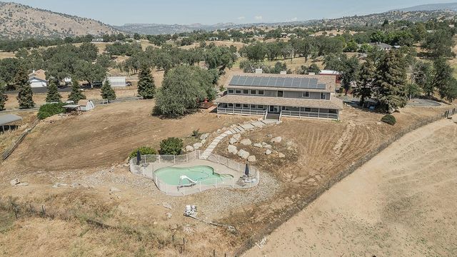 14049 Oak View Drive, Prather, CA 93651