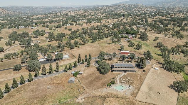 14049 Oak View Drive, Prather, CA 93651