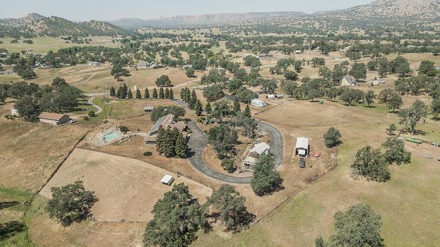 14049 Oak View Drive, Prather, CA 93651