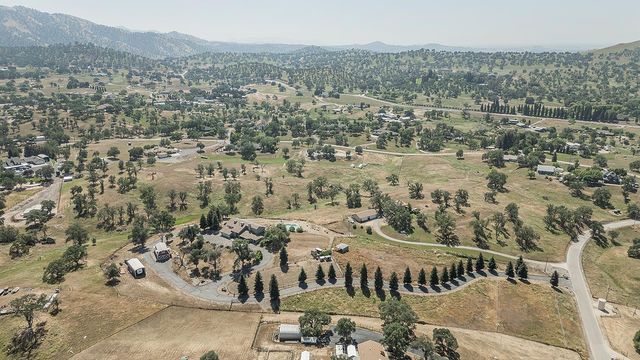 14049 Oak View Drive, Prather, CA 93651
