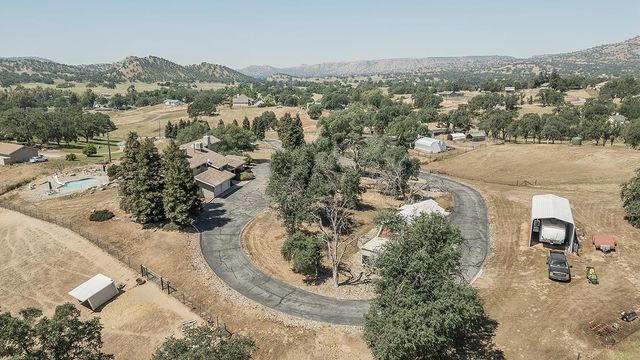 14049 Oak View Drive, Prather, CA 93651