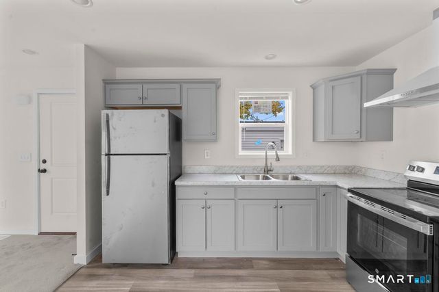 55 Sugar Street 14, Newtown, CT 06470