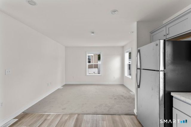 55 Sugar Street 14, Newtown, CT 06470