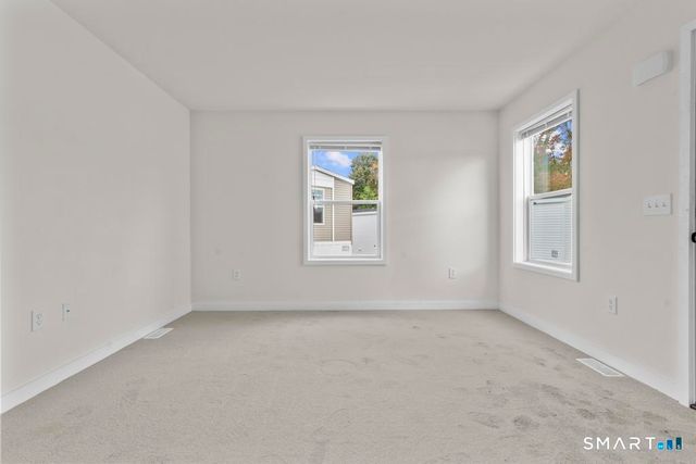 55 Sugar Street 14, Newtown, CT 06470