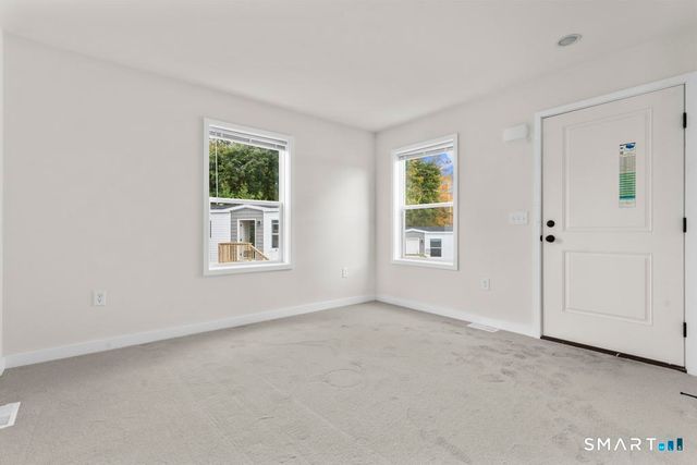 55 Sugar Street 14, Newtown, CT 06470