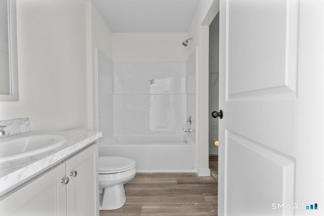 55 Sugar Street 14, Newtown, CT 06470