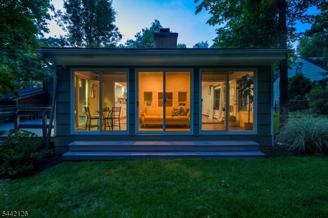 28 Spring Ridge Dr, Berkeley Heights Twp., NJ 07922