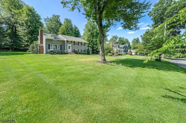 28 Spring Ridge Dr, Berkeley Heights Twp., NJ 07922