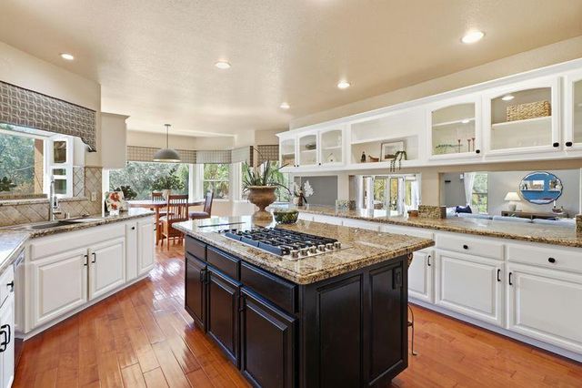 8888 Balmoral Dr, Newcastle, CA 95658