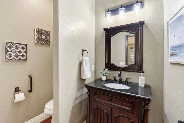 8888 Balmoral Dr, Newcastle, CA 95658