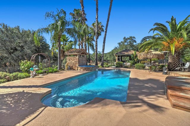 8888 Balmoral Dr, Newcastle, CA 95658