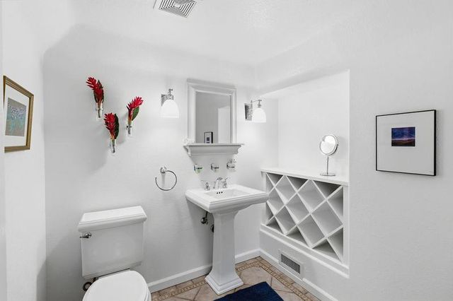8888 Balmoral Dr, Newcastle, CA 95658