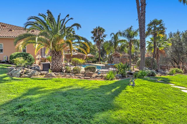 8888 Balmoral Dr, Newcastle, CA 95658