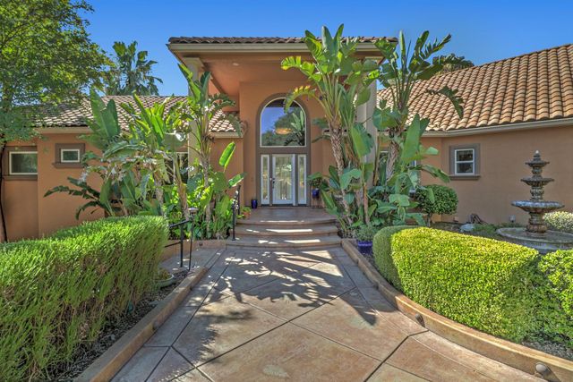 8888 Balmoral Dr, Newcastle, CA 95658