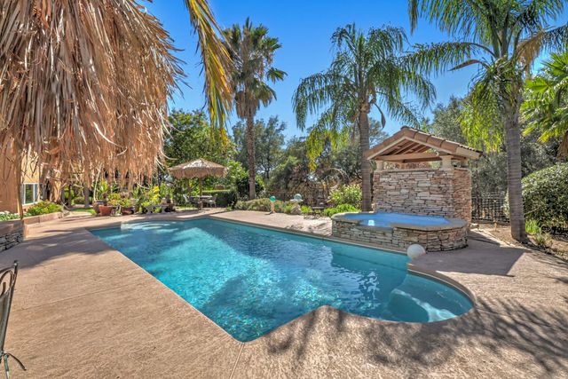 8888 Balmoral Dr, Newcastle, CA 95658