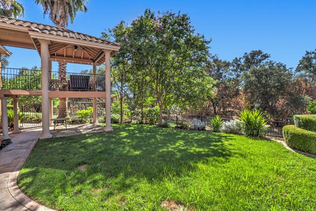 8888 Balmoral Dr, Newcastle, CA 95658