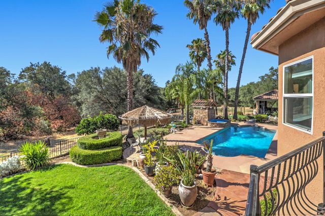 8888 Balmoral Dr, Newcastle, CA 95658