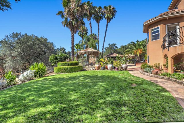 8888 Balmoral Dr, Newcastle, CA 95658