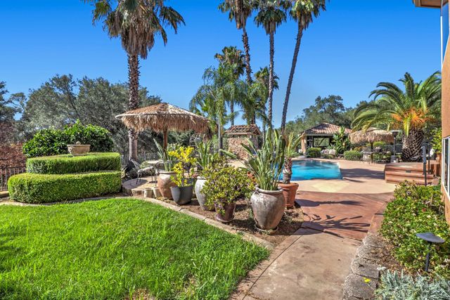 8888 Balmoral Dr, Newcastle, CA 95658