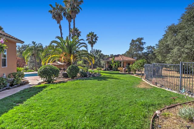 8888 Balmoral Dr, Newcastle, CA 95658