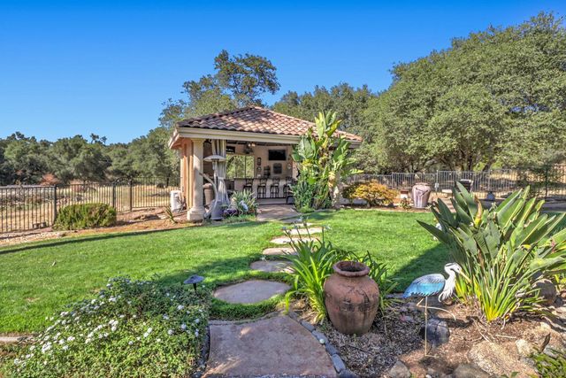 8888 Balmoral Dr, Newcastle, CA 95658