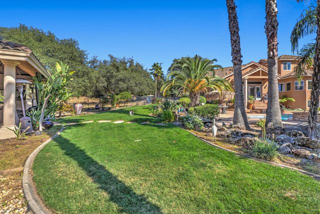 8888 Balmoral Dr, Newcastle, CA 95658