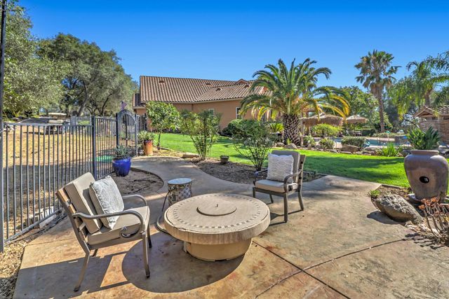 8888 Balmoral Dr, Newcastle, CA 95658