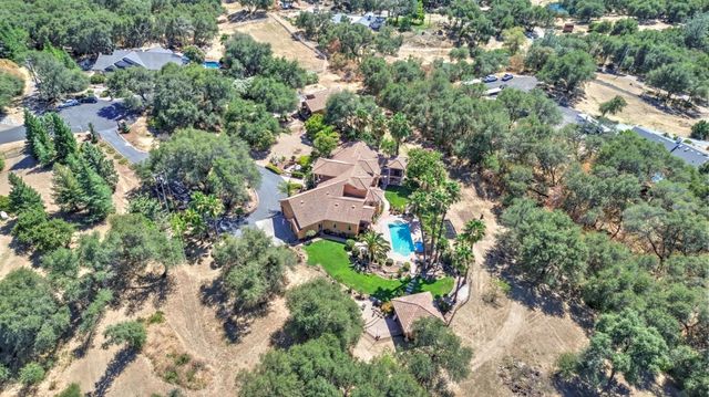 8888 Balmoral Dr, Newcastle, CA 95658
