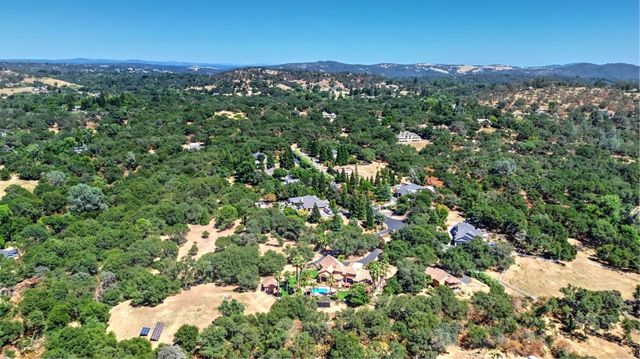 8888 Balmoral Dr, Newcastle, CA 95658